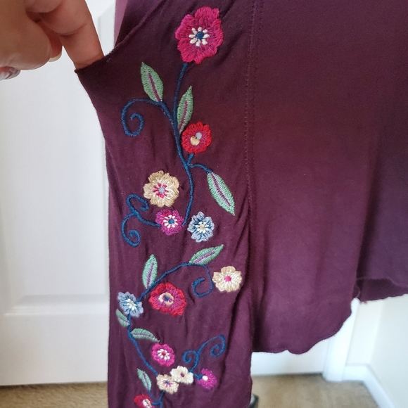 Caite Bordeux Embroidered 3/4 Long Sleeve V Neck Shark Bite Top Women's Size M - Picture 4 of 8